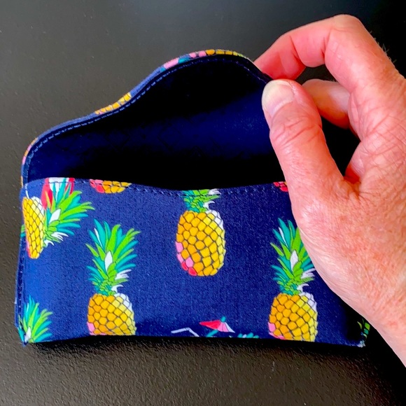 Vera Bradley Pineapple Pattern Sunglass/Eyeglass Case - Picture 2 of 3